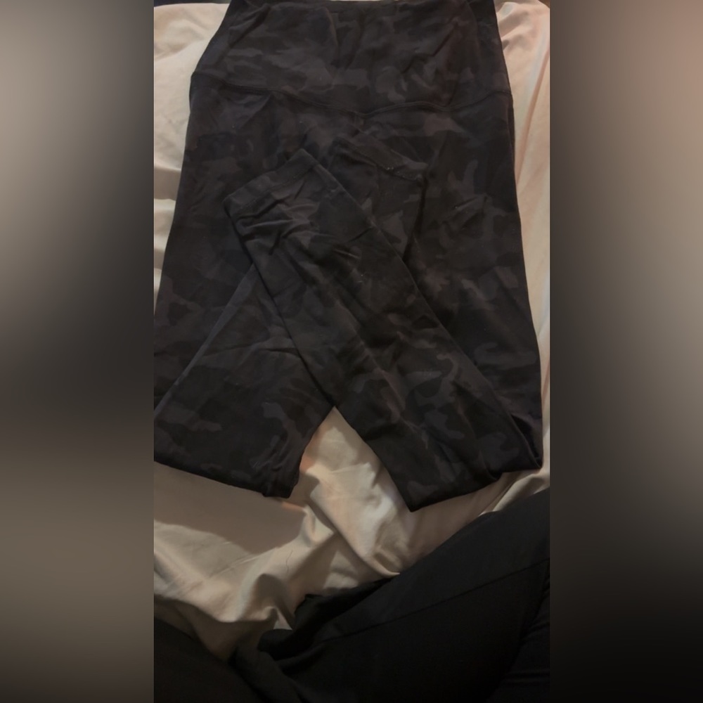 Lululemon size 4